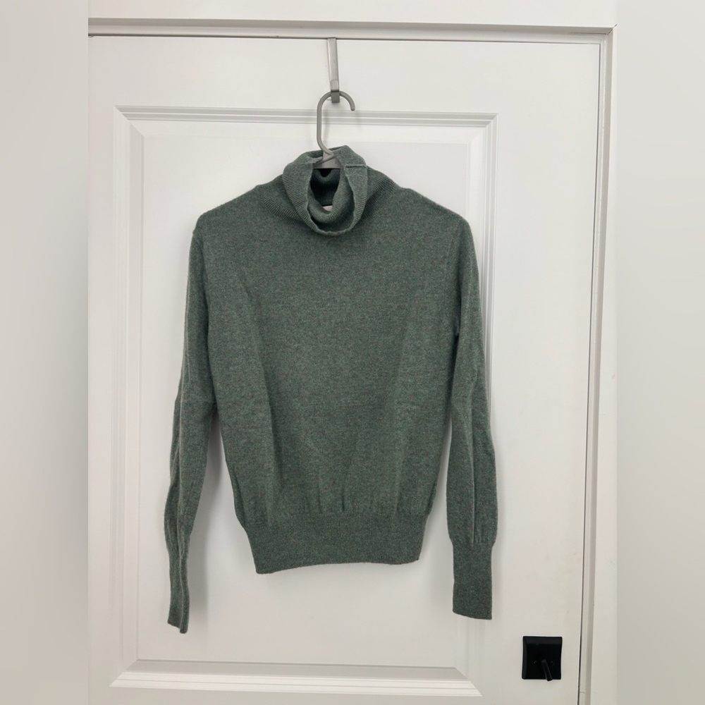 Tuckernuck Green Cashmere Turtleneck Sweater